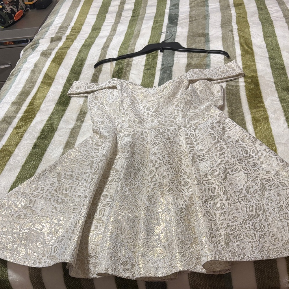 Trac Off-Shoulder White Lace Dress